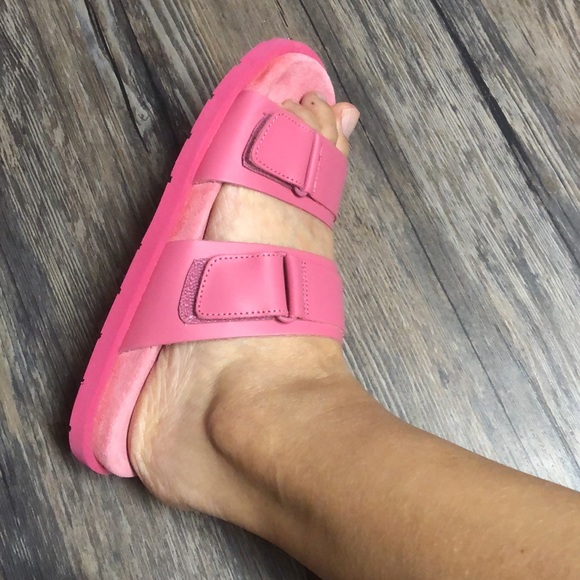 Beautiful leather slide sandals - Picture 3 of 11
